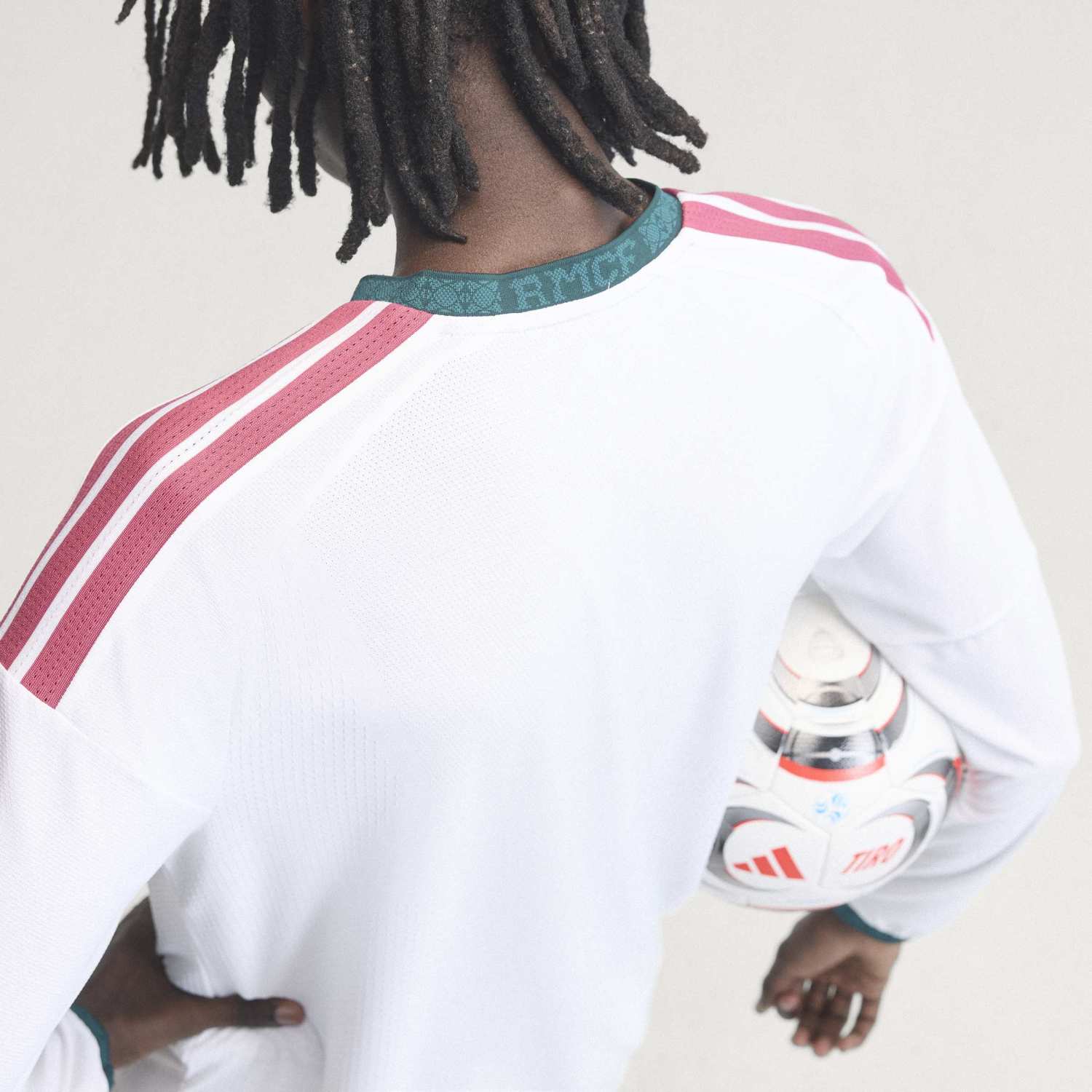 Camiseta Authentic Hombre Manga Larga Primera Equipación Blanca 26/27