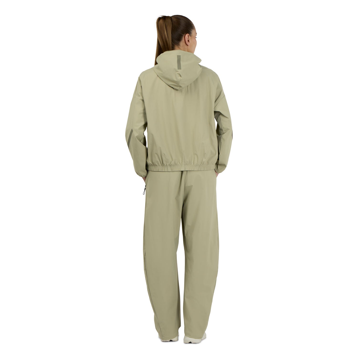 女士 adidas Real Urban Z.N.E. 织物运动上衣 橄榄绿