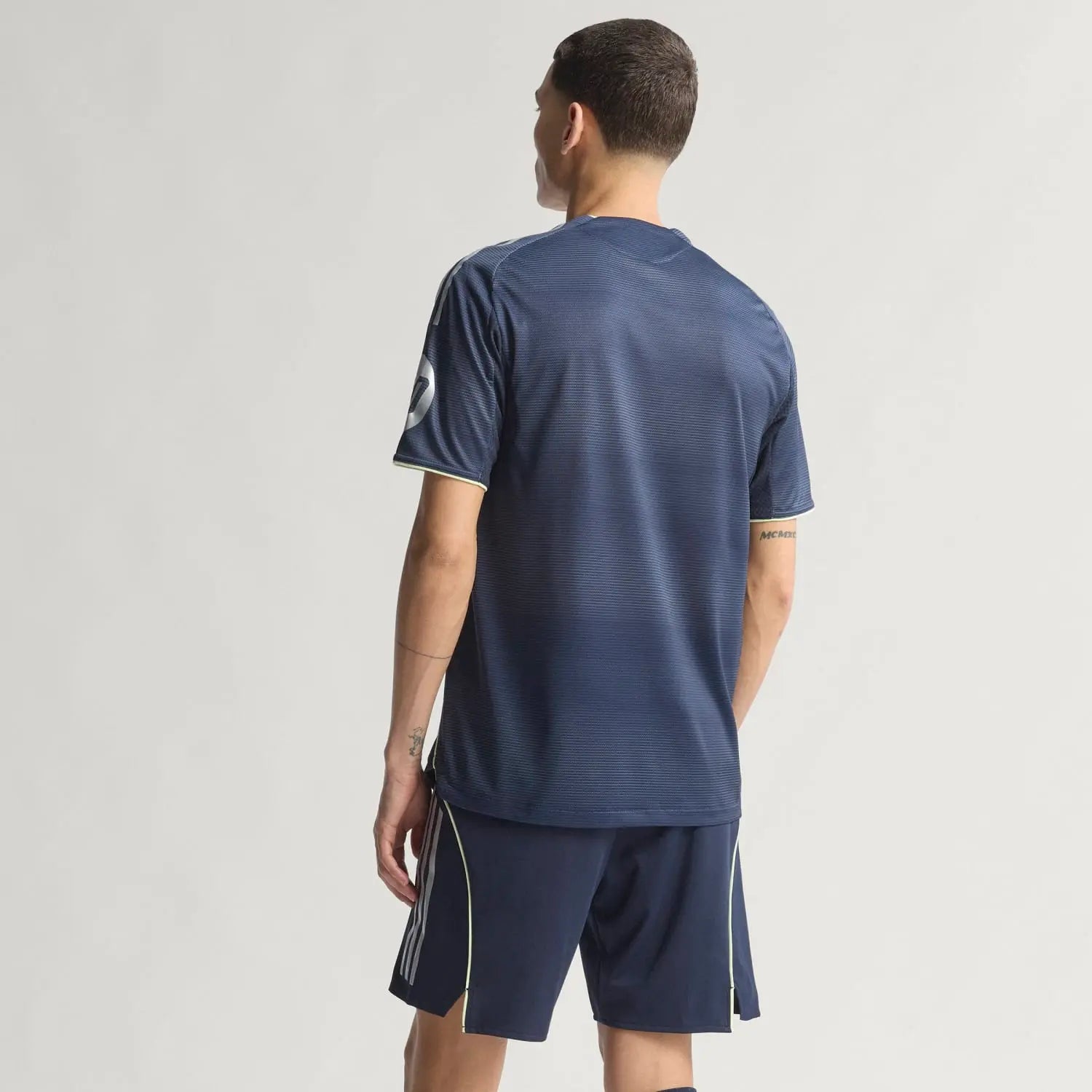 男款客场正品球衣 25/26 海军蓝