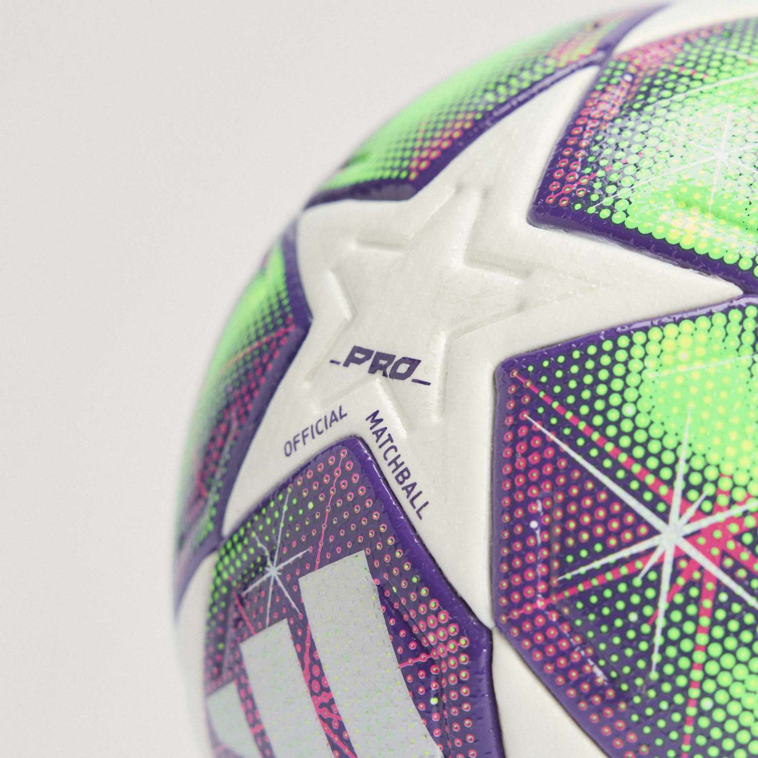 adidas 女子欧冠联赛专业足球 25/26